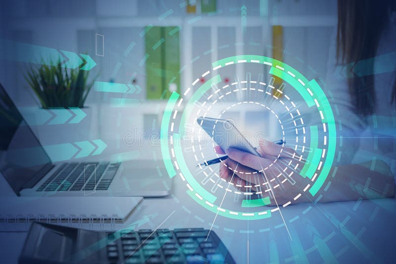 Επιχειρηματίας με το smartphone στην αρχή, hud στοκ φωτογραφίες με δικαίωμα ελεύθερης χρήσης